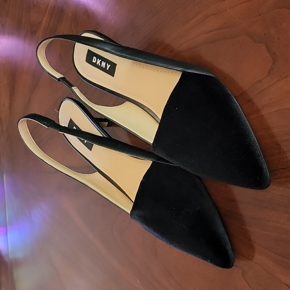 DKNY velvet/velour kitten heel - Picture 2 of 9